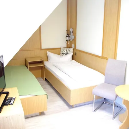 Zum Walfisch מלון 2*